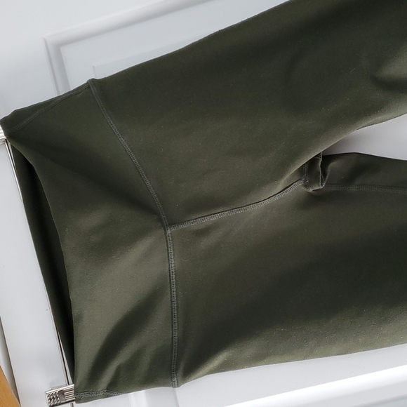 Olive green & floral print workout/yoga legging! - Picture 2 of 6